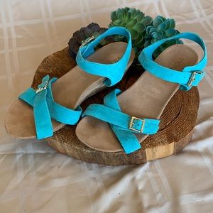 Vionic -Beautiful turquoise and cork heels